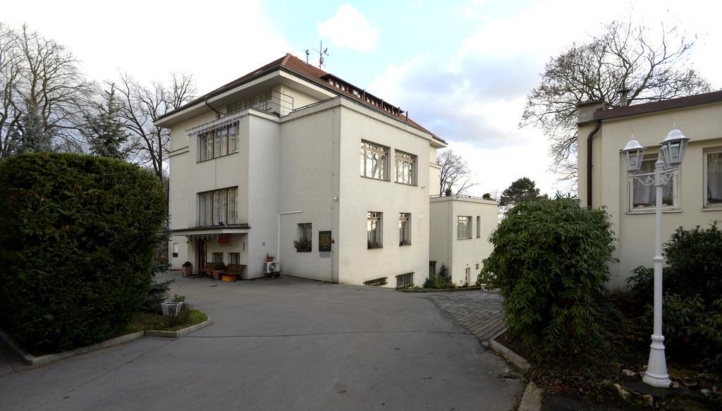 Jana - Domov Mladeze Penzion 2*