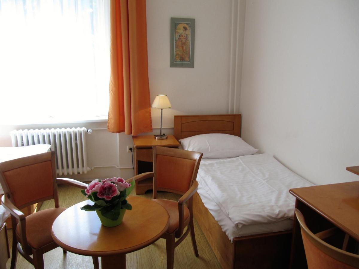 Jana - Domov Mladeze Penzion Praha